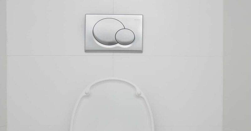 Faut-il installer des chasses d’eau économiques ? Avantages, limites et recommandations selon les bâtiments